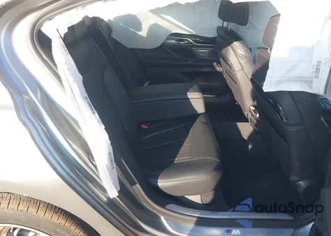 2020 BMW 740I xDrive z USA, uszkodzony, nr VIN WBA7T4C08LCD35616